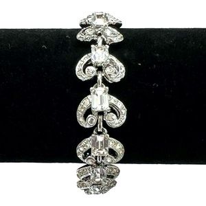 VINTAGE RHINESTONE CRYSTAL SILVER TONE HEART LINK BRACELET